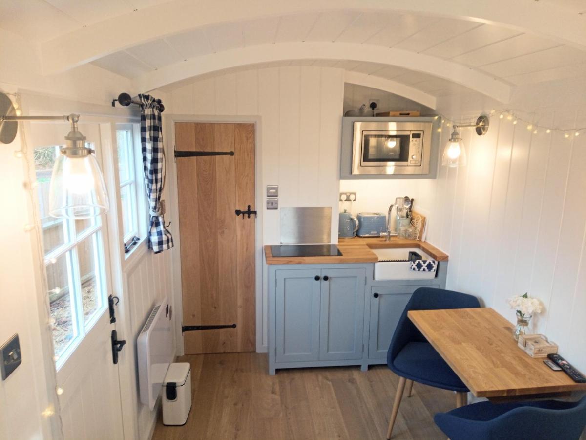 Yew Tree View Luxury Shepherd'S Hut Sturminster Newton Extérieur photo