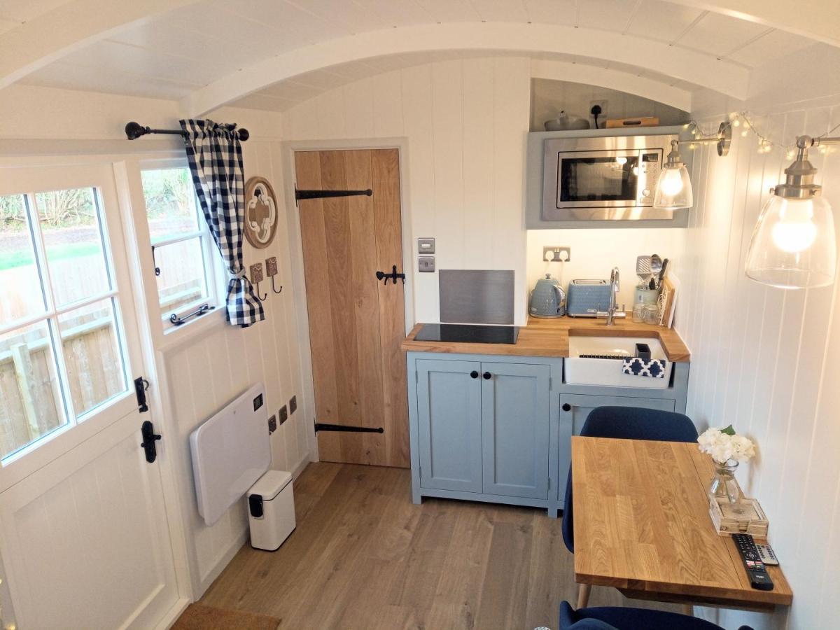 Yew Tree View Luxury Shepherd'S Hut Sturminster Newton Extérieur photo