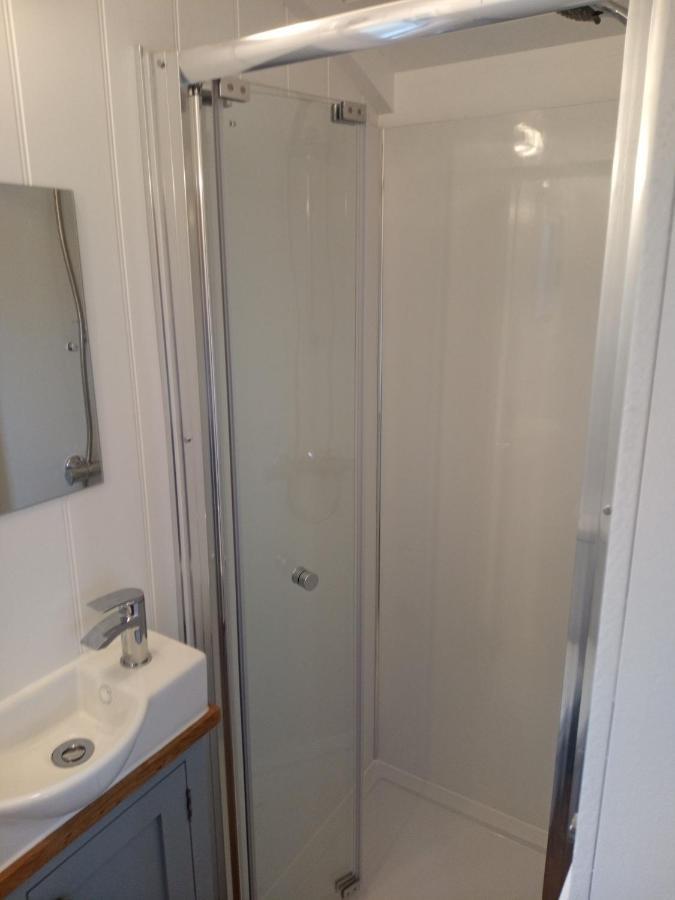 Yew Tree View Luxury Shepherd'S Hut Sturminster Newton Extérieur photo