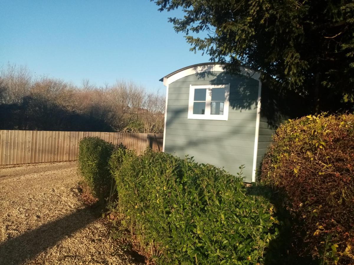 Yew Tree View Luxury Shepherd'S Hut Sturminster Newton Extérieur photo