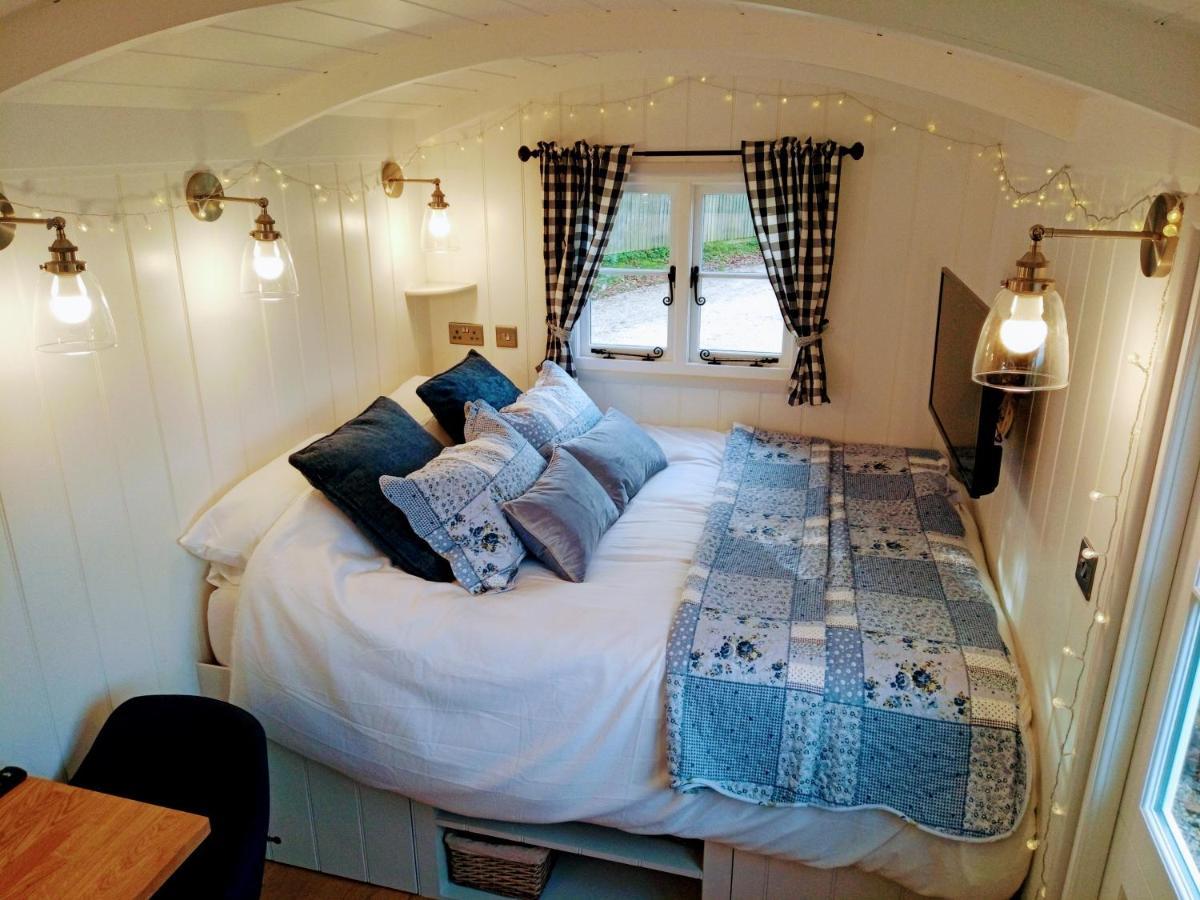 Yew Tree View Luxury Shepherd'S Hut Sturminster Newton Extérieur photo